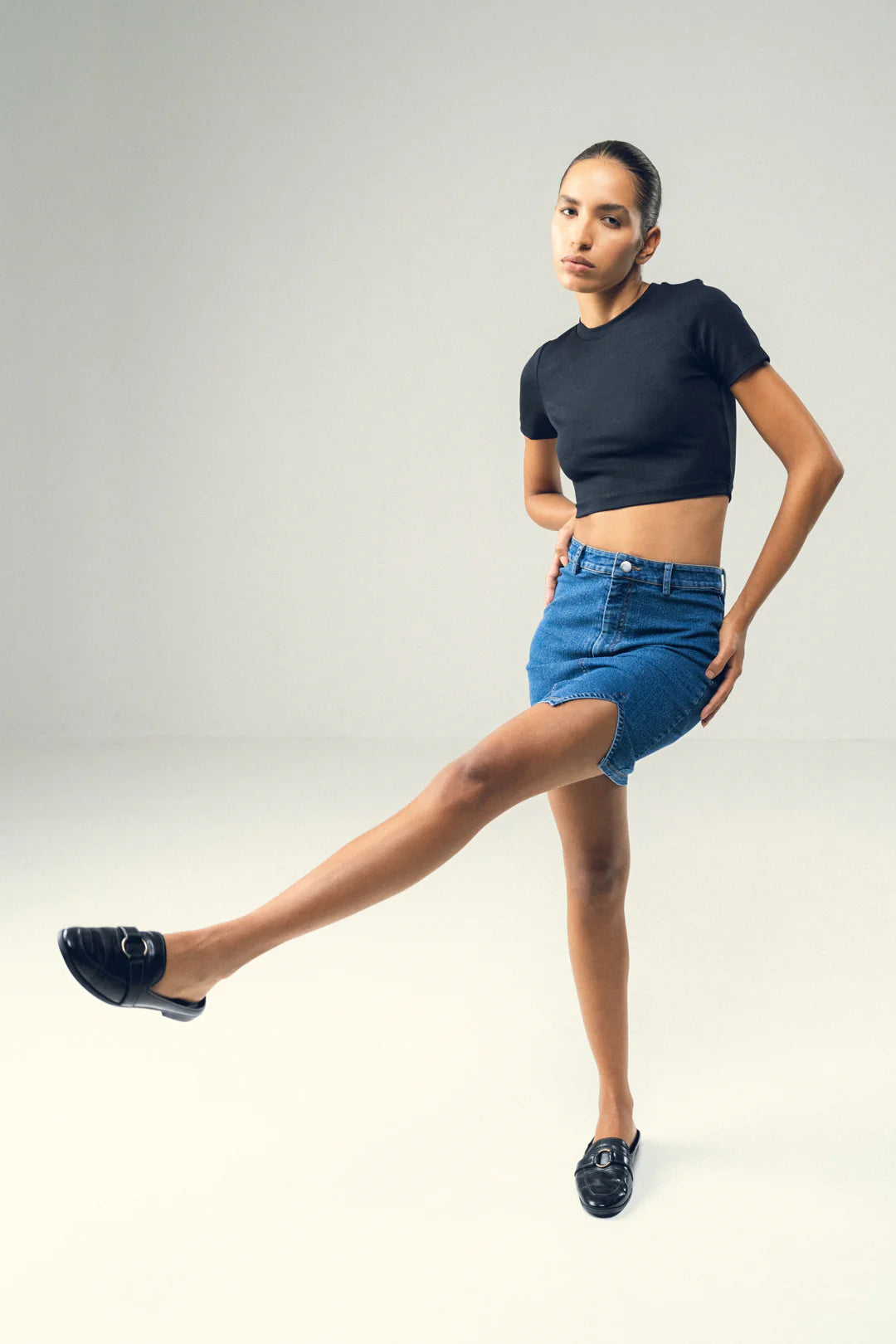 BASIC BLACK CROP TOP