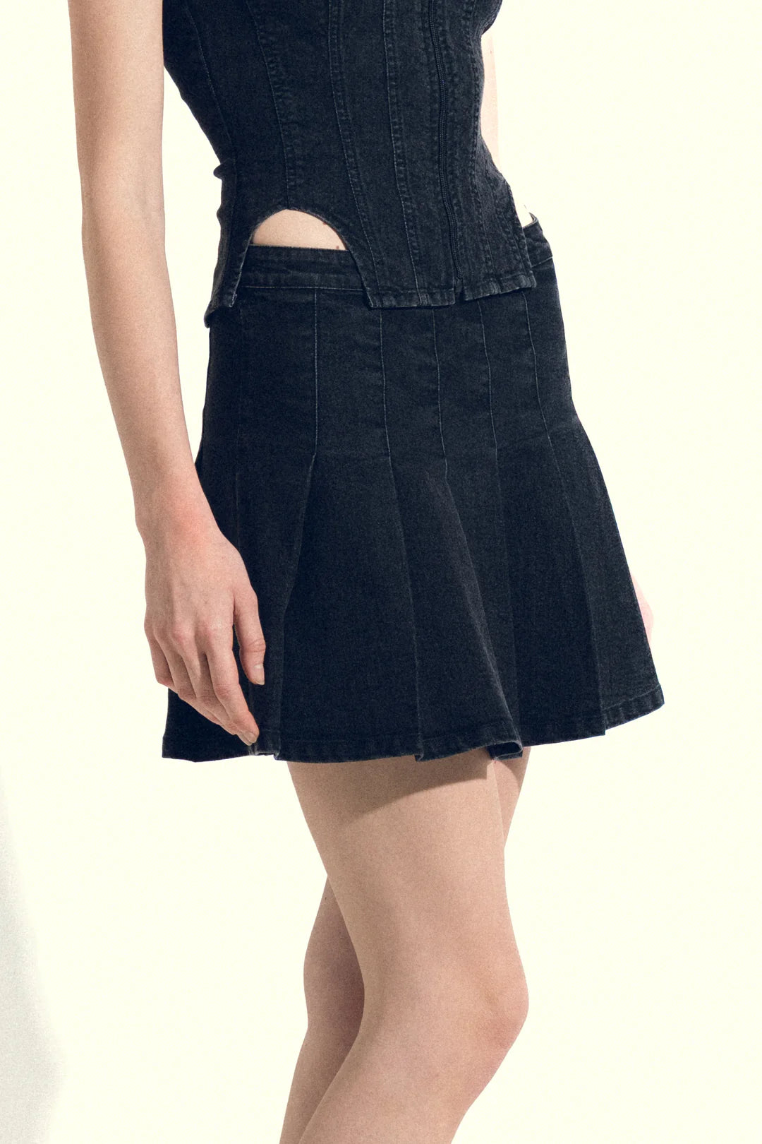 PLEATED BLACK DENIM MINI SKIRT