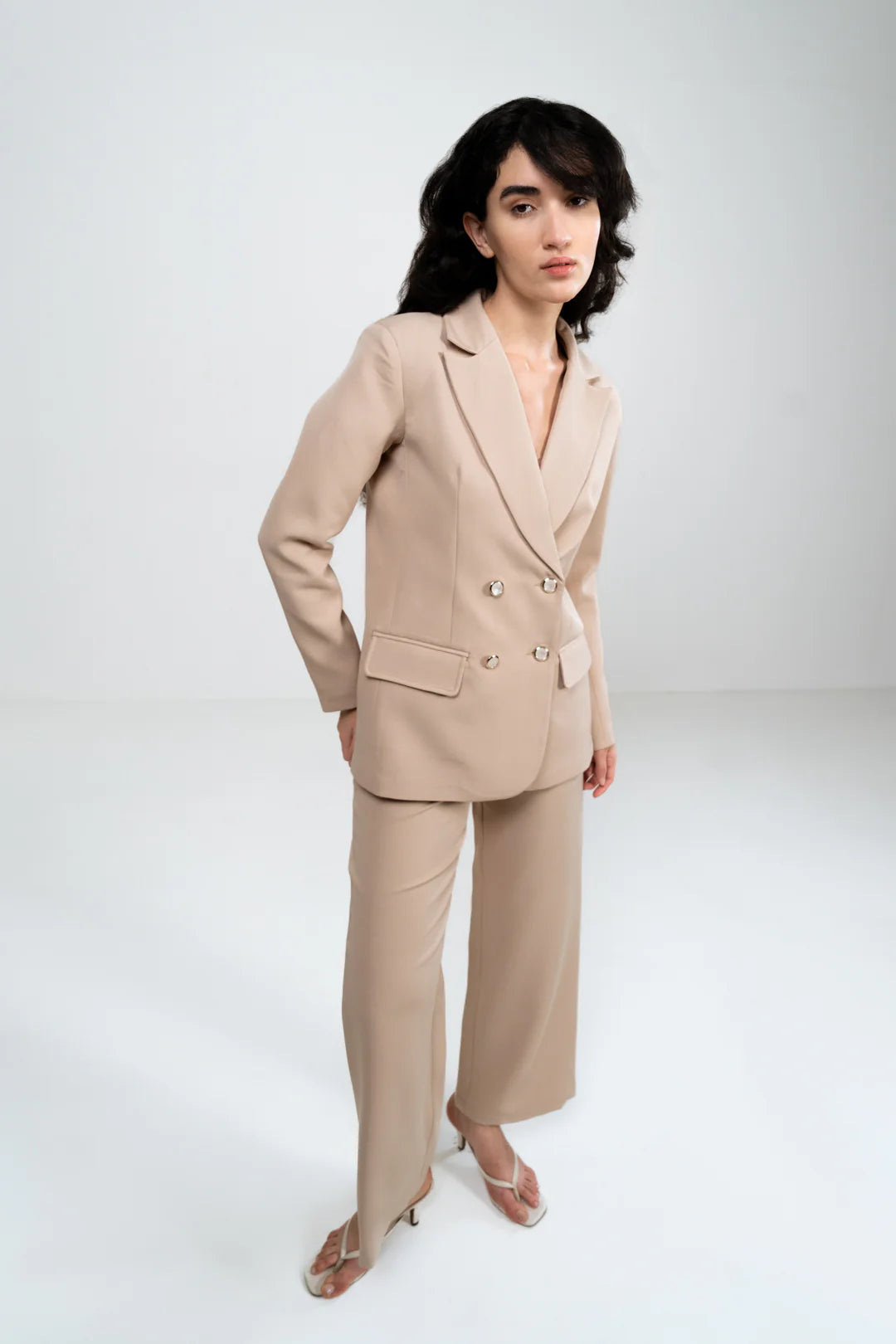 WHITE OVERSIZED BLAZER AND RELAXED FIT PANT SUIT