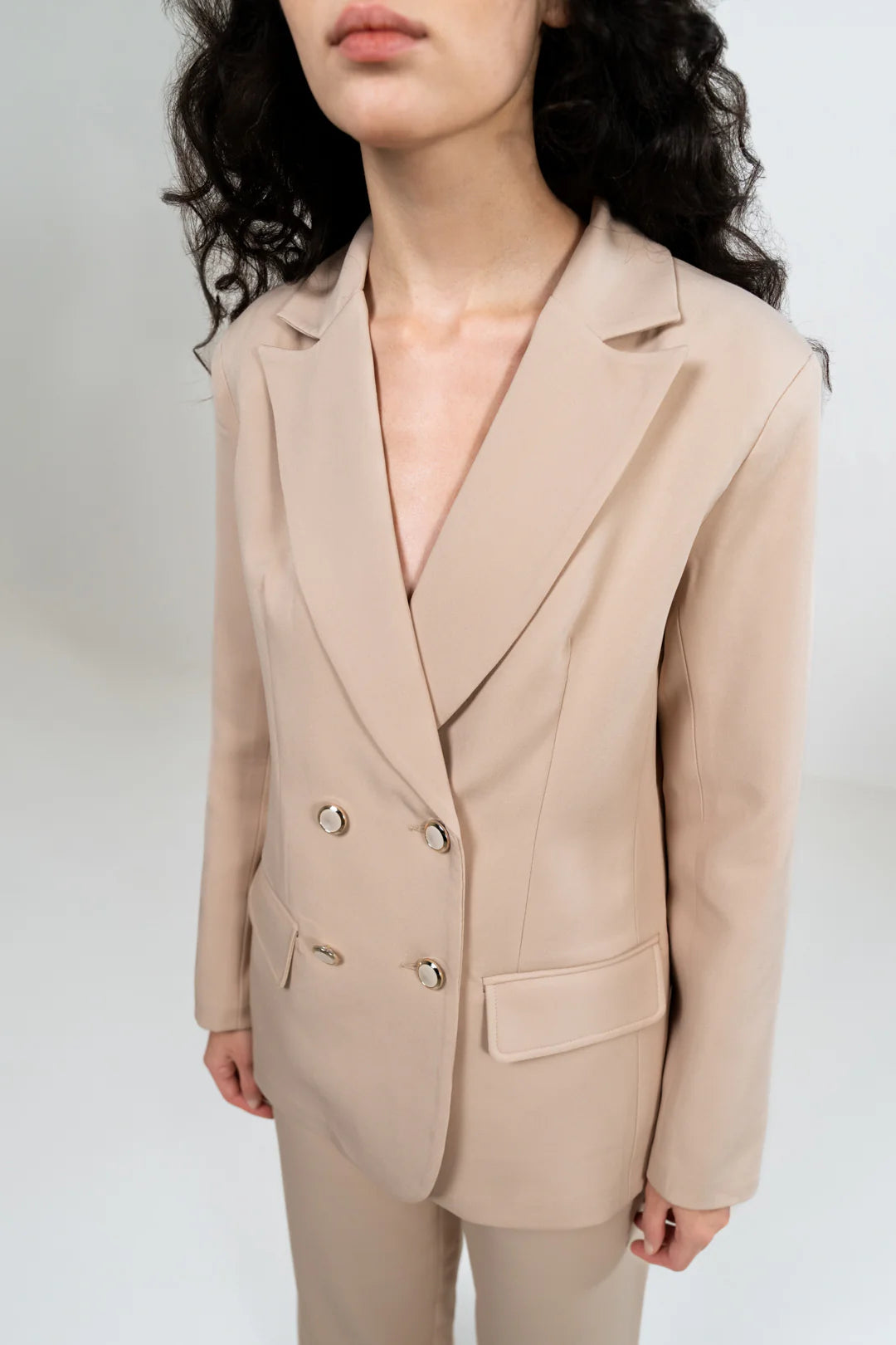 WHITE OVERSIZED BLAZER AND RELAXED FIT PANT SUIT