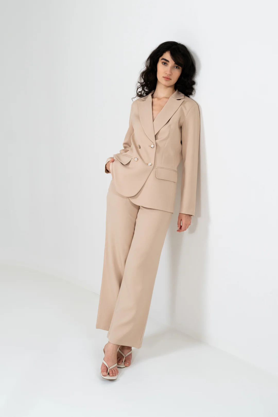 WHITE OVERSIZED BLAZER AND RELAXED FIT PANT SUIT