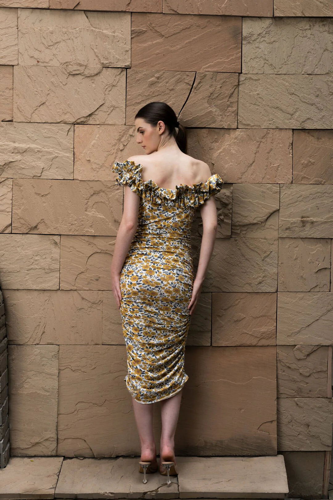OFF-SHOULDER GATHER BODYCON DRESS
